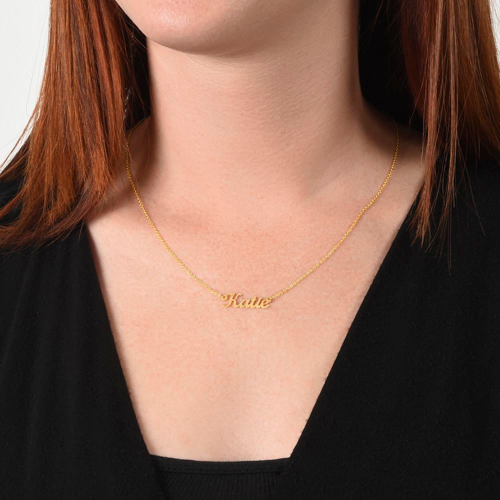 Woman wearing the gold personalized name necklace